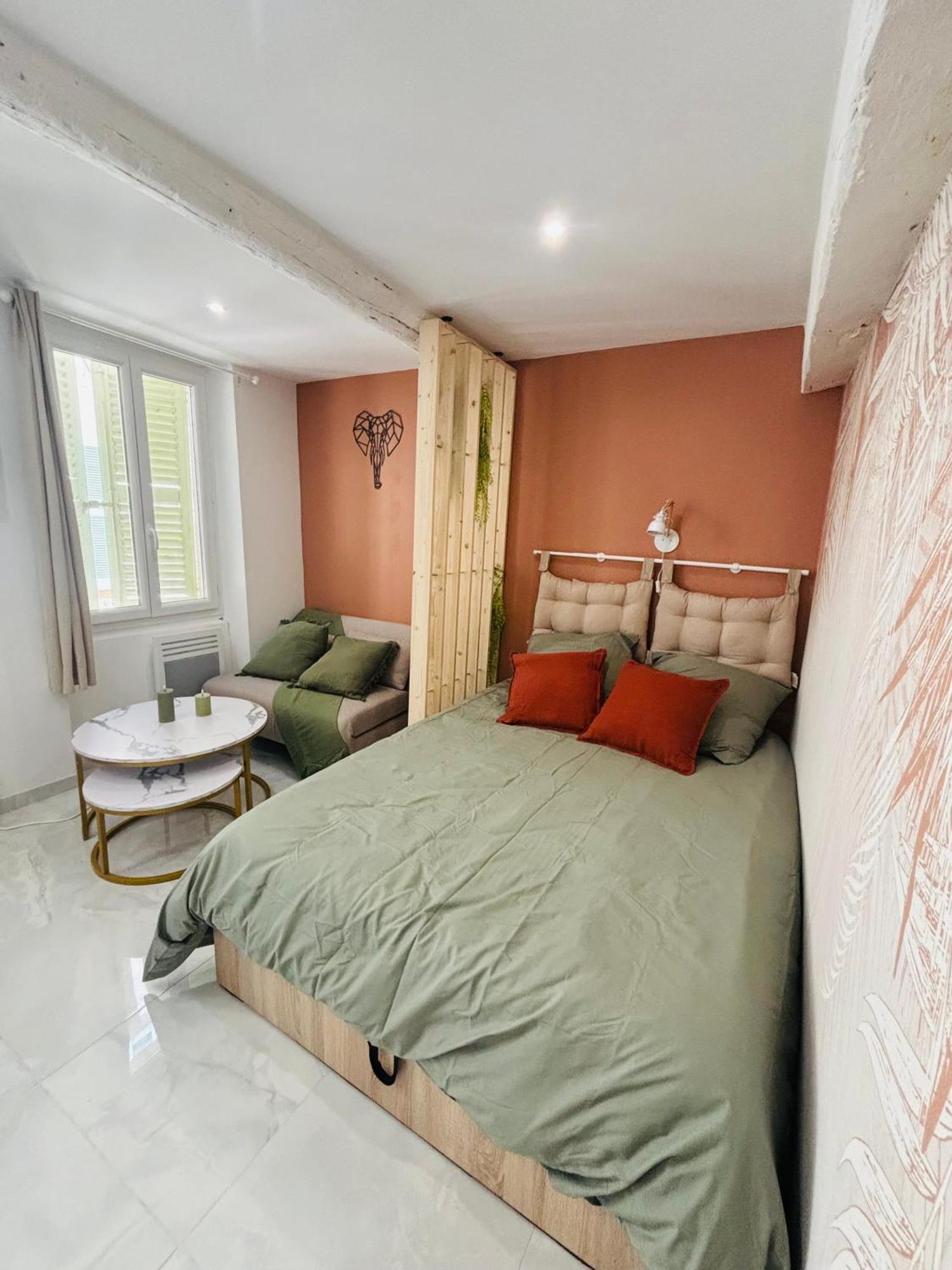Apartment Le Charvet, Cosy En Plein Coeur De Hyeres